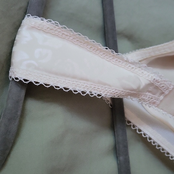 Two NWT Playtex 18 Hour Comfort Bras - Picture 2 of 4